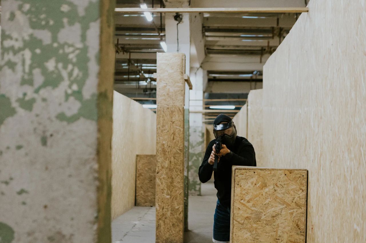 airsoft gunsnlasers izklaides parkā juglā