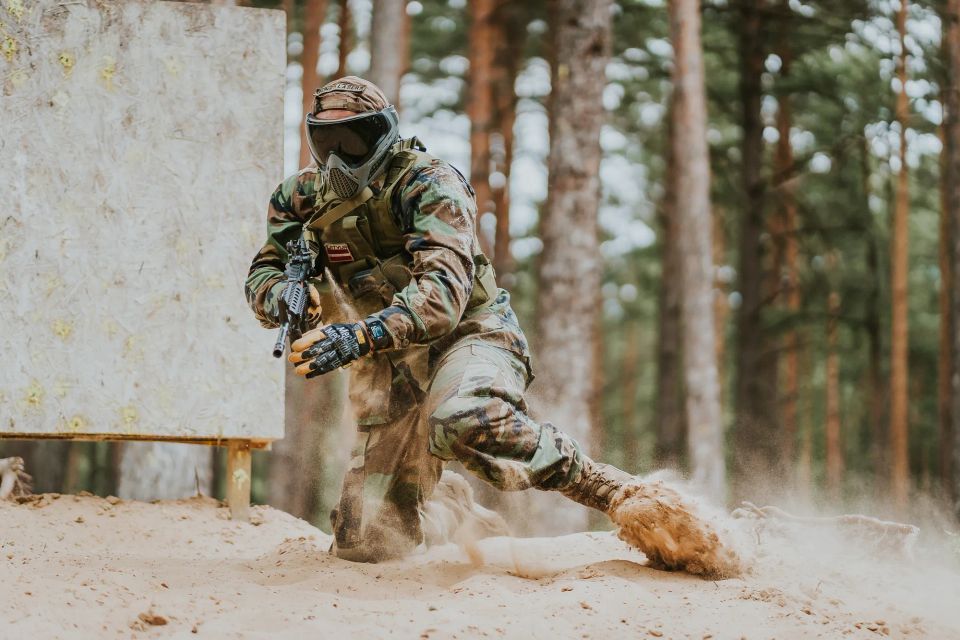 airsoft spēlētājs