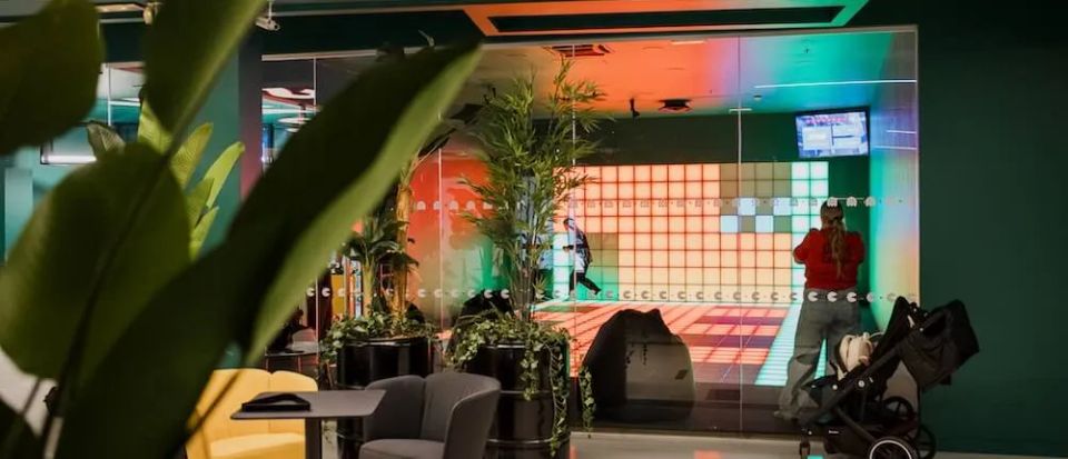 GUNSnLASERS izklaides parks Galerijā Centrs