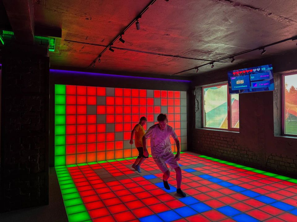 pikseļu istaba gunsnlasers izklaides parkā