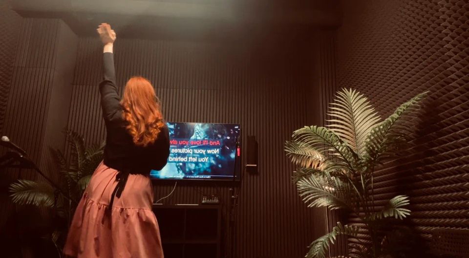 friends singing karaoke