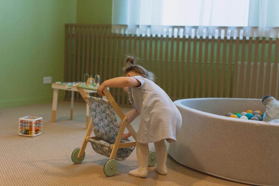 child playing in the Galerija Centrs kids playroom