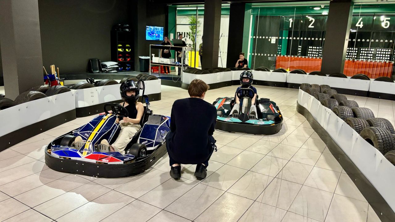instructor explaining go-karting rules
