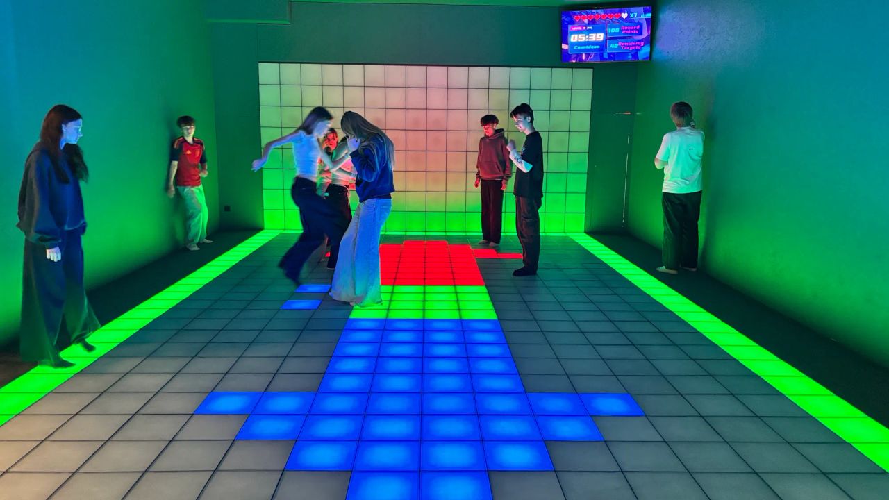 Birthday party in the GUNSnLASERS Pixel Room