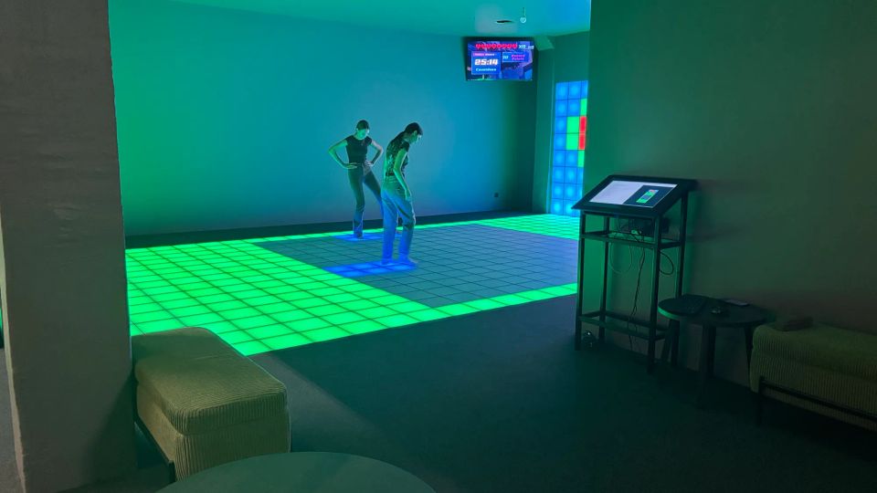 Пиксельная комната в парке развлечений GUNSnLASERS в Югле
