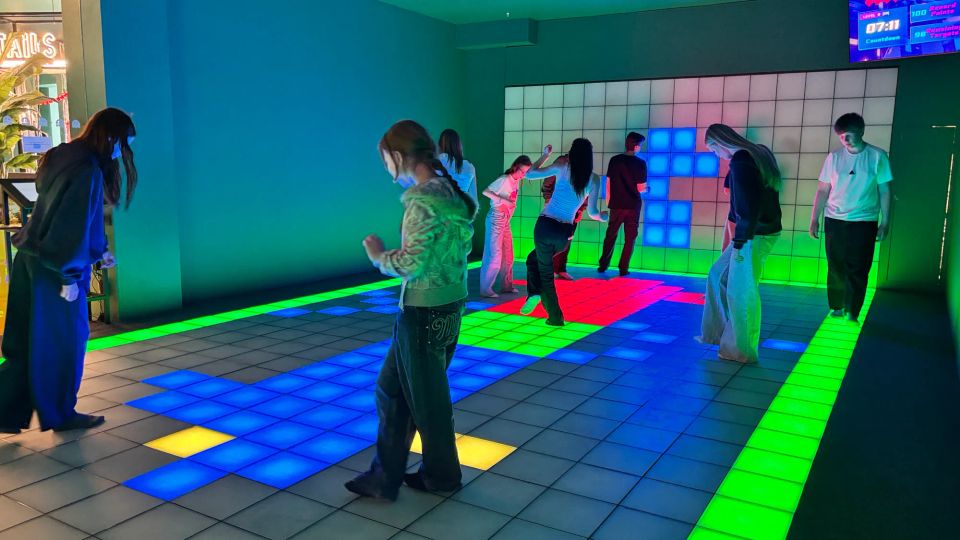 Birthday celebration in the GUNSnLASERS Pixel Room