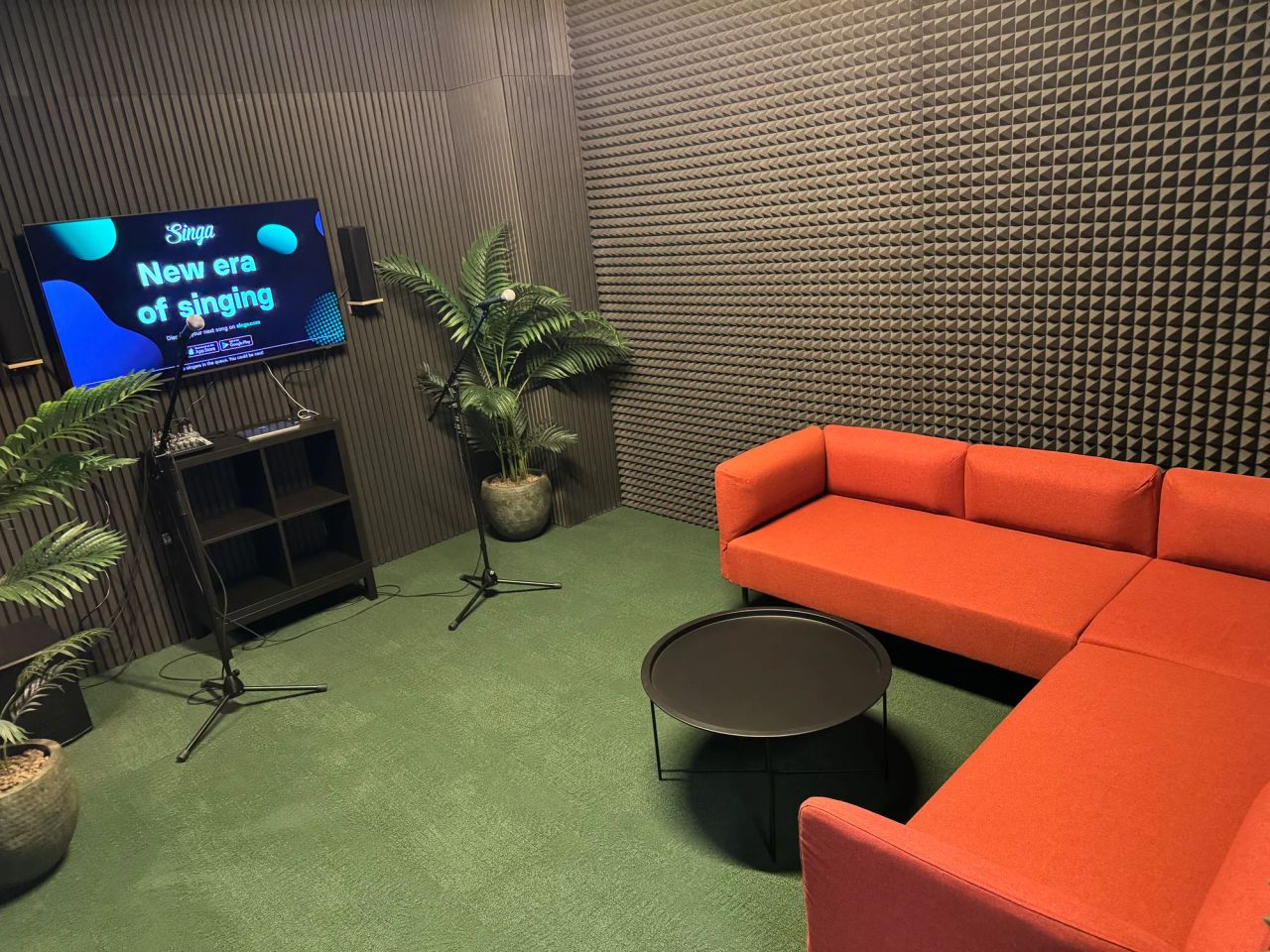 GUNSnLASERS Galerija Centrs private karaoke rooms