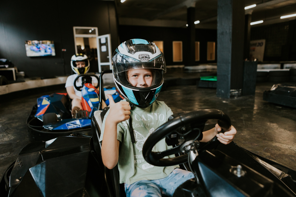 bērnu kartings gunsnlasers kartingu hallē