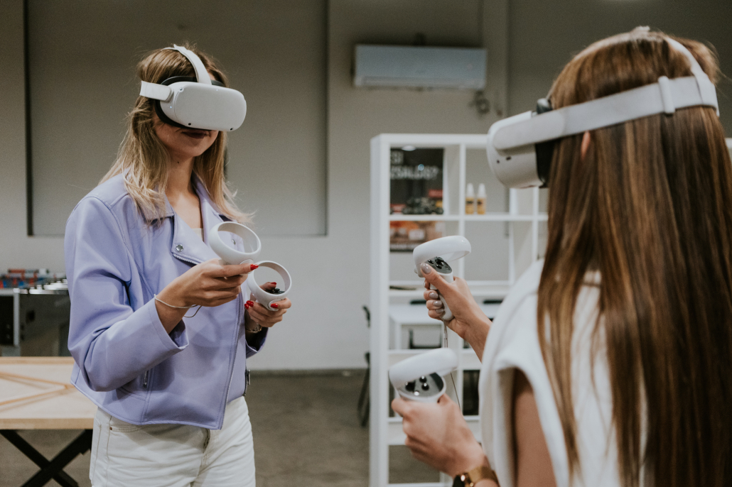 meitenes spēlē vr spēles vr room riga