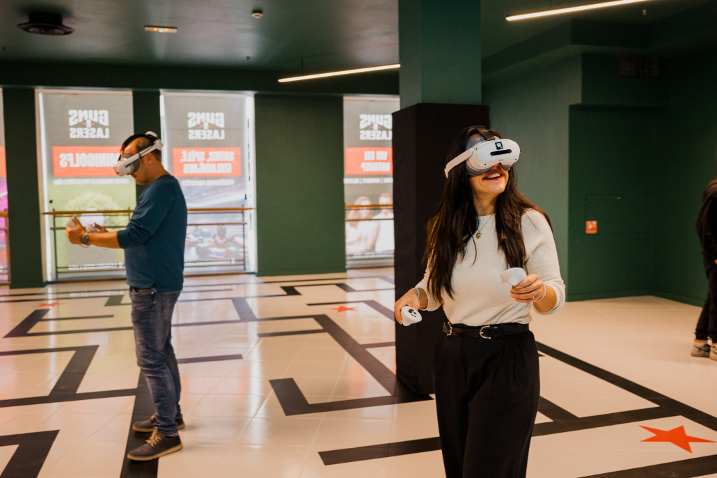 Sieviete sajūsmā par VR, Pico 4 Ultra enterprise, VEX VR