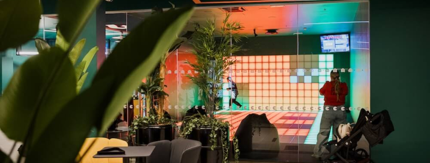GUNSnLASERS izklaides parks Galerijā Centrs